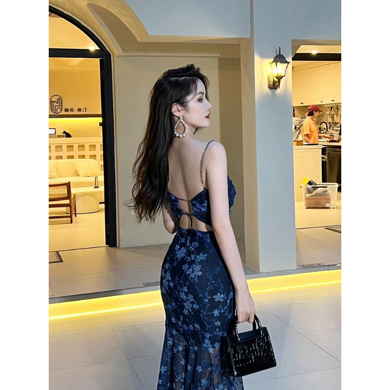 法式气质吊带鱼尾晚礼服女新款高级感夏季海边度假网纱连衣裙