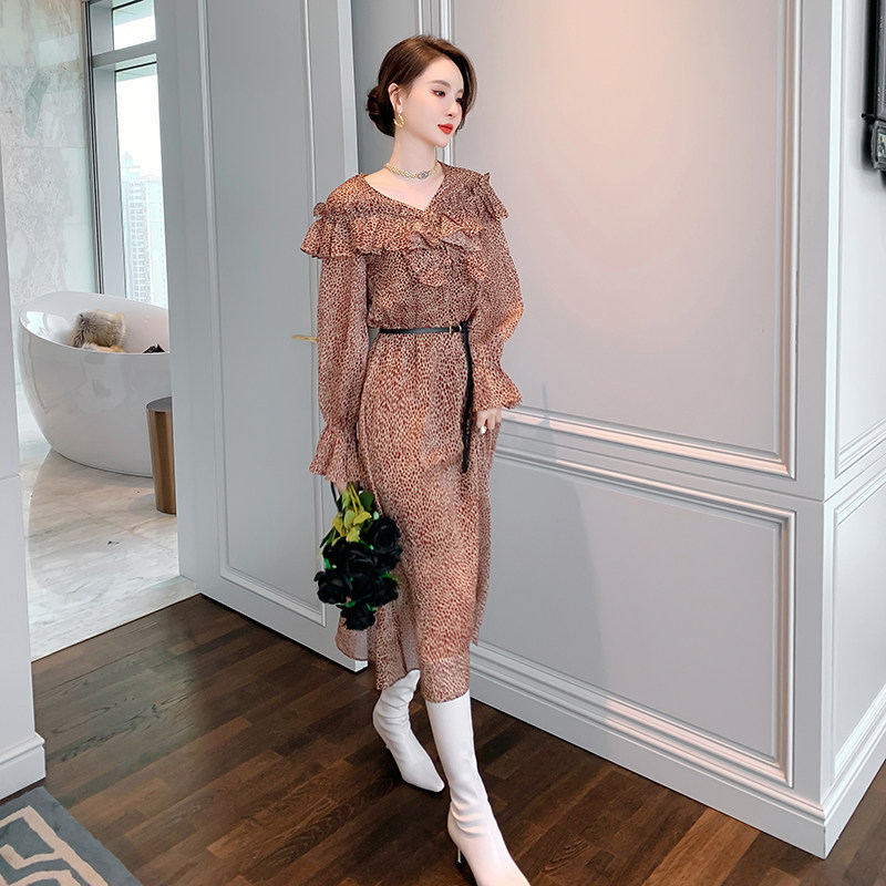 法式复古V领豹纹荷叶边连衣裙早秋小众设计感长袖印花收腰中长裙