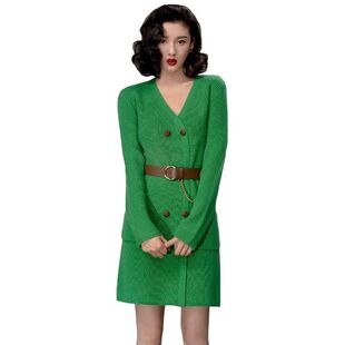 宋祖儿同款绿色V领双排扣针织连衣裙女修身内搭外穿套头毛衣裙冬