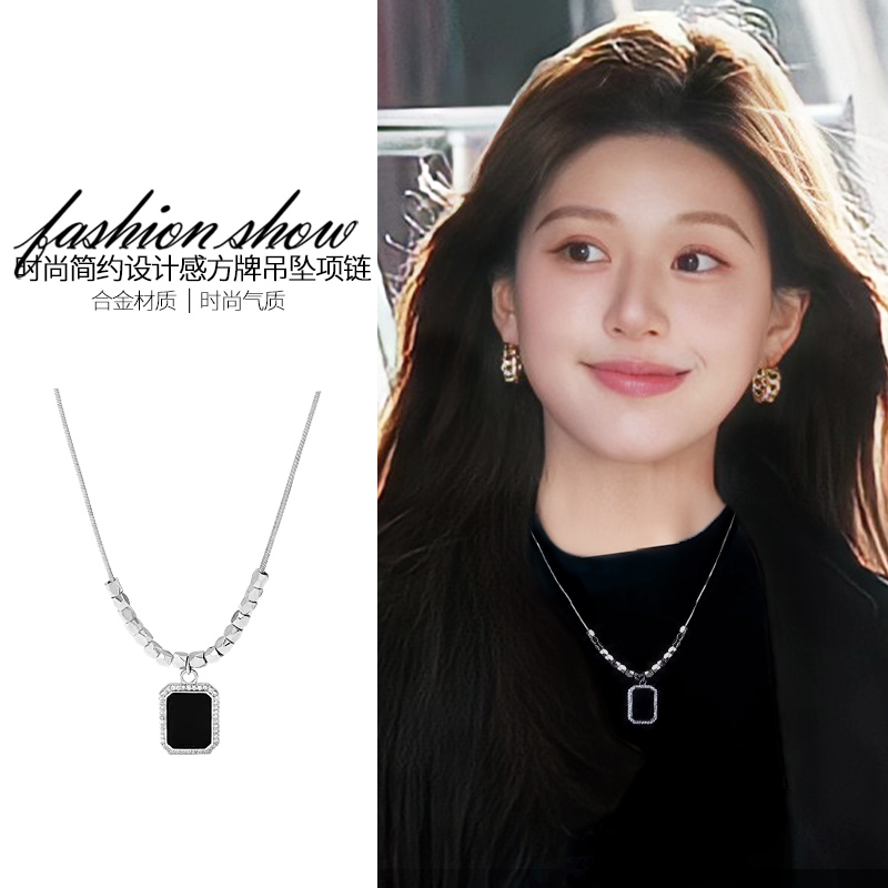 银色方牌吊坠项链女高级感