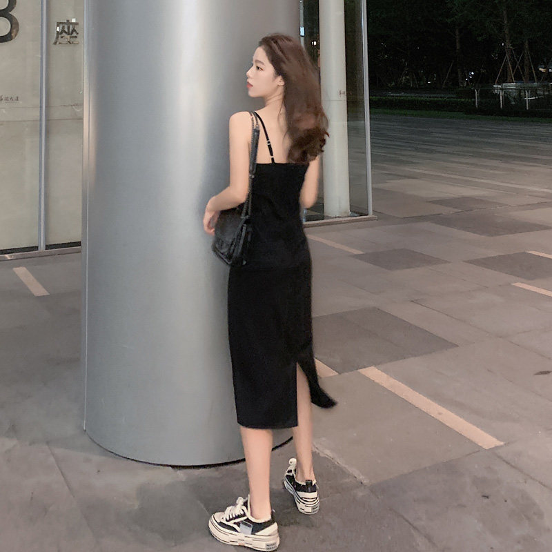 内搭小黑裙女夏气质长裙秋装2020年新款性感一字肩黑色吊带连衣裙