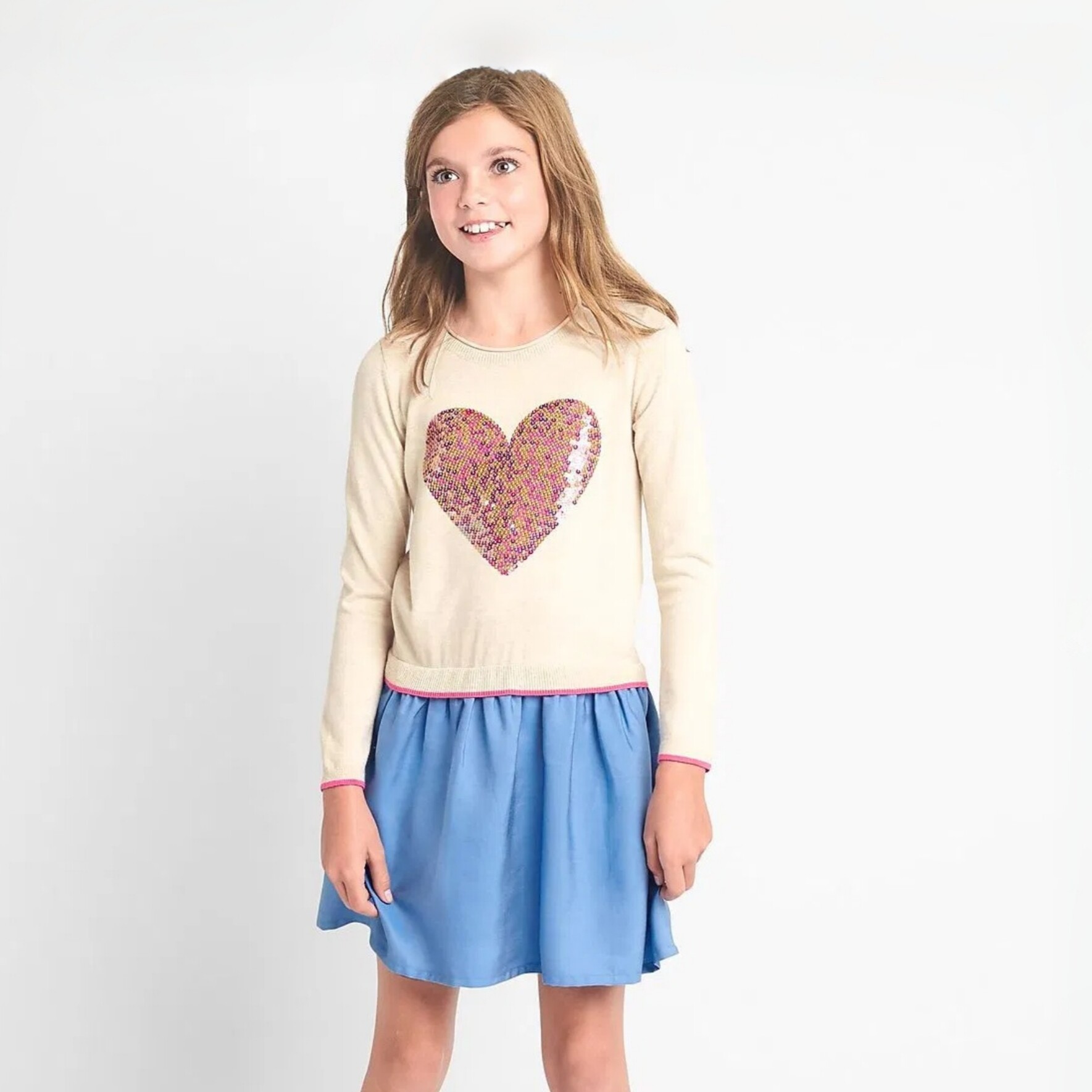 美单浅杏色珠片爱心圆领学院风高档长袖春秋冬女童长袖针织连衣裙