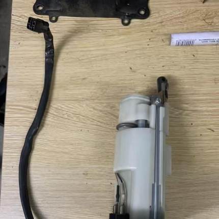 川崎 ZX-6R 07-15年 ZX-10R 08-10年 燃油泵 汽油泵总成