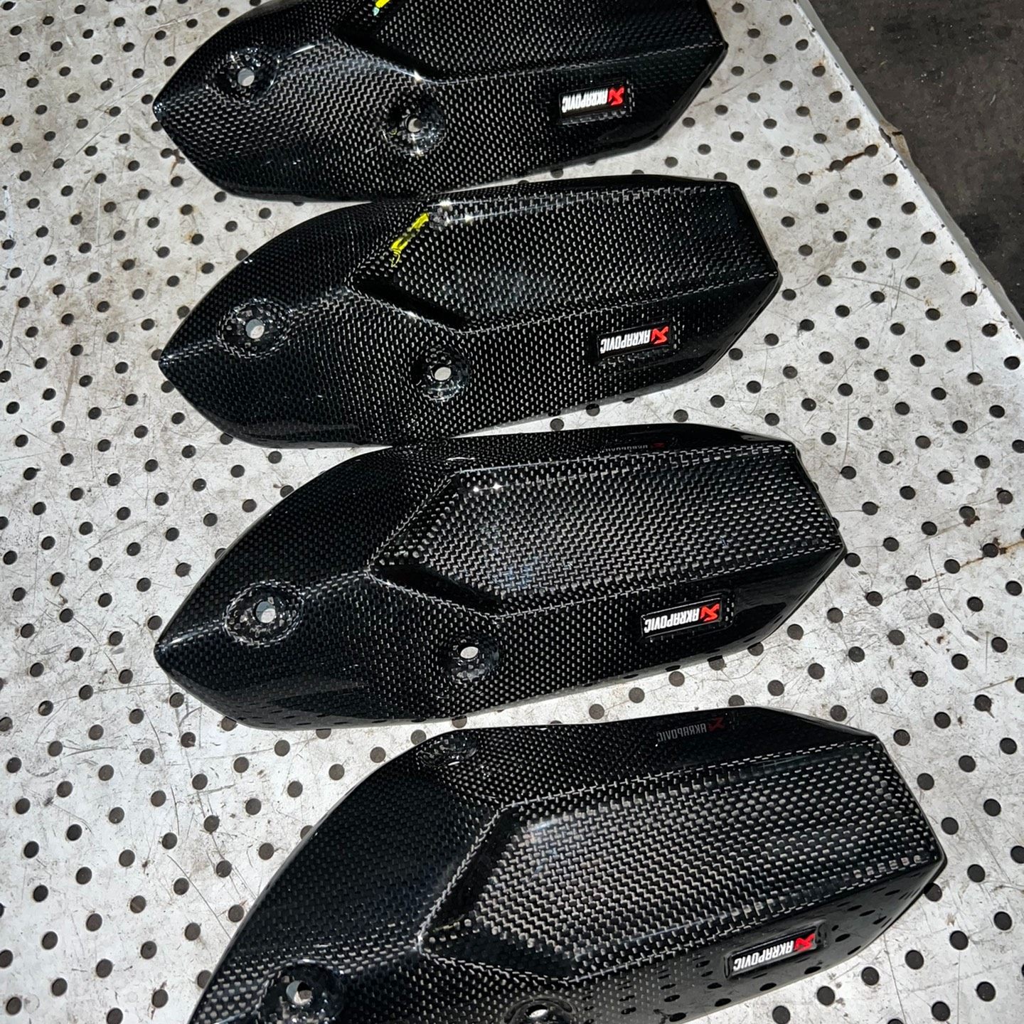 宝马S1000XR 碳纤维排气盖板，21-23年通用