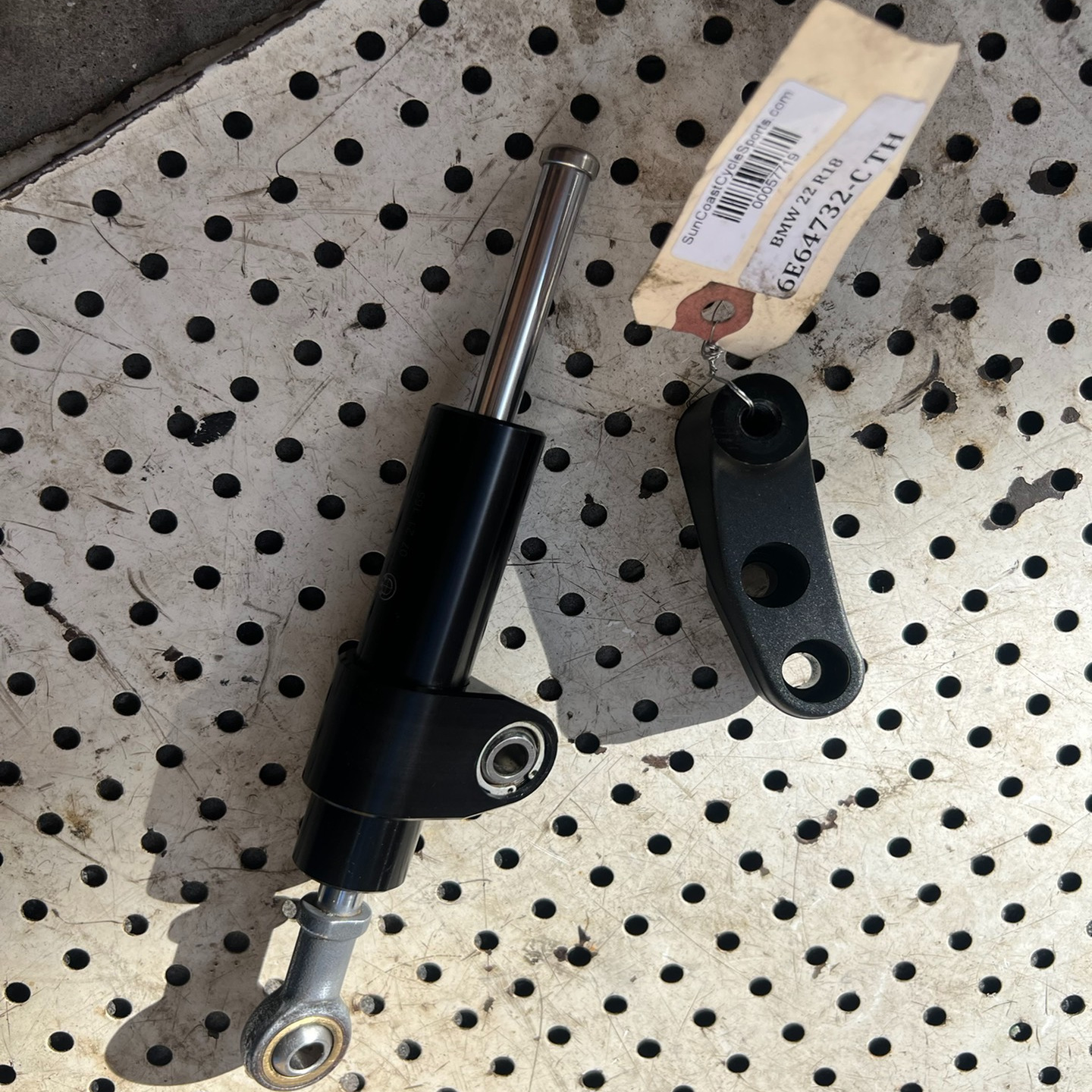 宝马R18原厂钛尺，转向阻尼器，钛尺带支架，二手拆车，无损