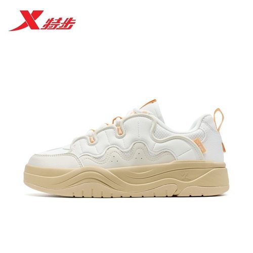 特步板鞋女鞋2025冬季新款华夫鞋皮面时尚休闲运动鞋975418310015