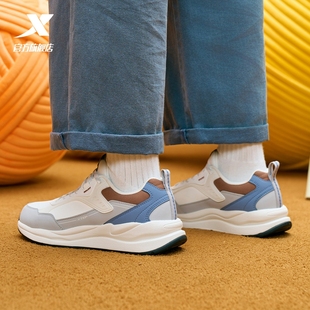 特步男鞋光年休闲鞋2025冬季新款复古皮面舒适运动鞋975419320037