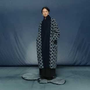 月泠泠「青霭」2025年秋冬新款季复古波点圆摆茧型大衣毛呢长外套