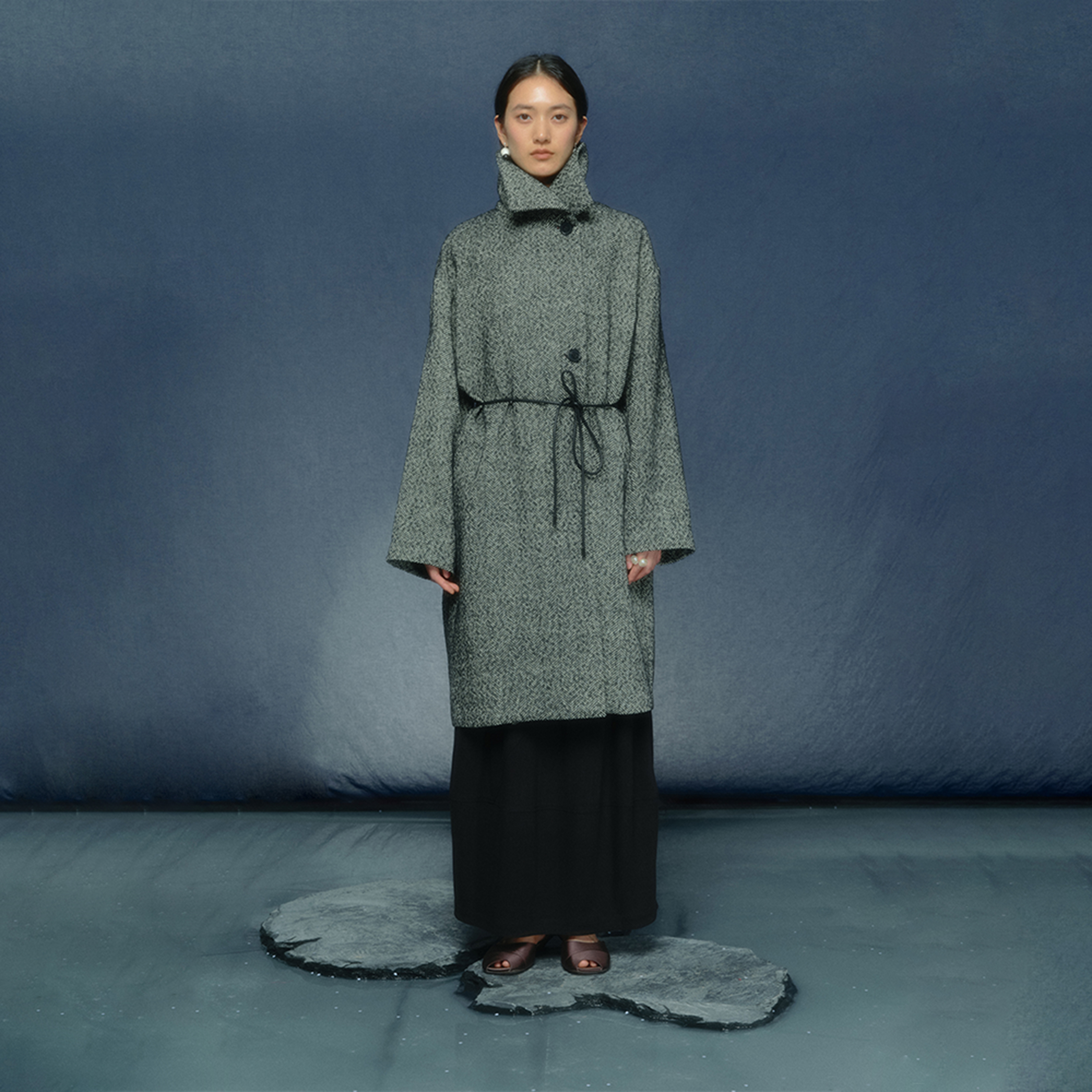 月泠泠人字纹中长款毛呢大衣