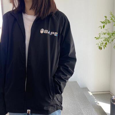 bape猿人头镭射炫彩字母风衣夹克