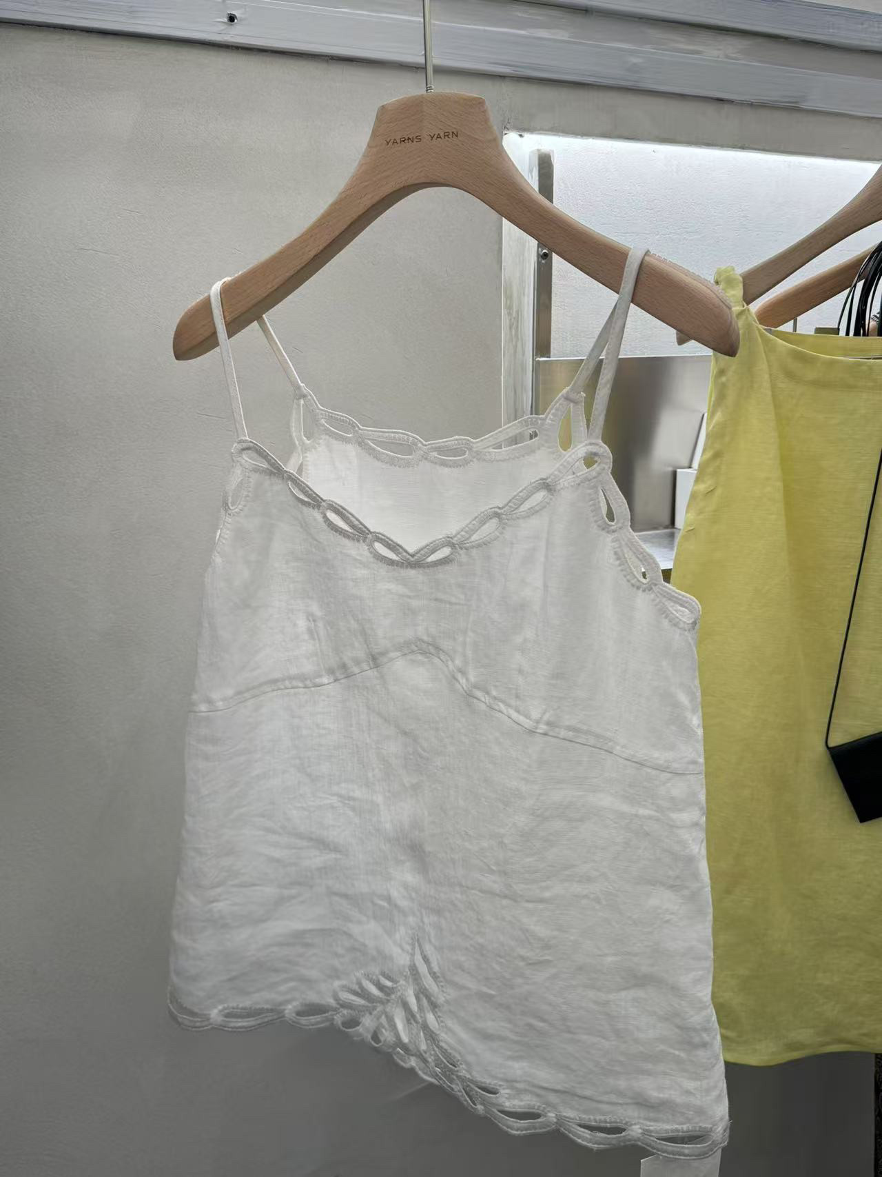 夏季设计感小众不撞款轻奢高级感独特高端欧货洋气绿色吊带上衣女
