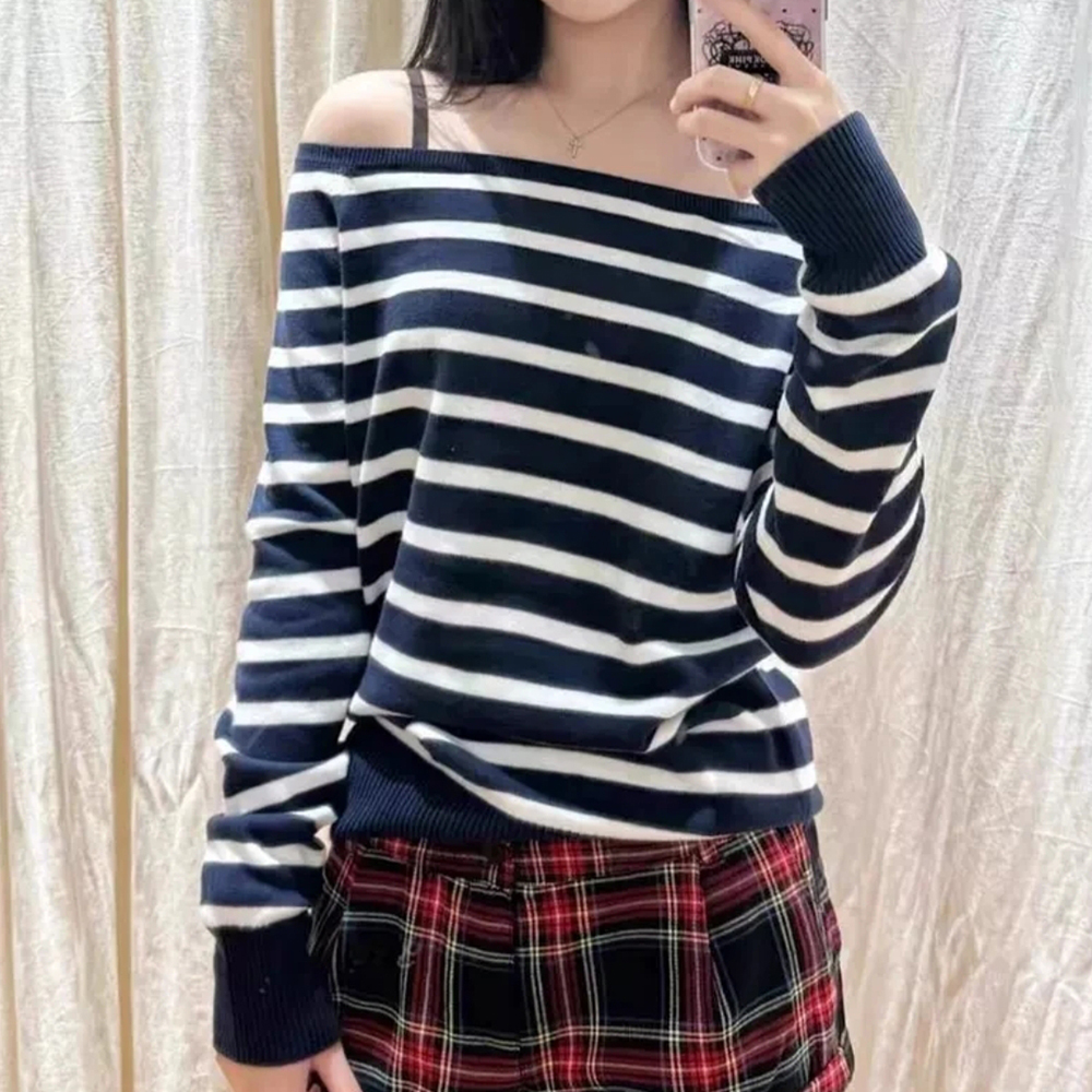 BM感复古条纹一字肩长袖针织衫