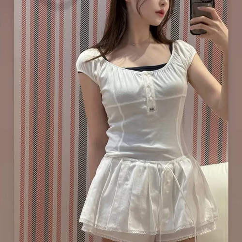 Grov辣e妹韩国系扣U领泡泡袖T恤