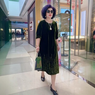 阔太太高端妈妈秋装洋气连衣裙丝绒烧花宽松大码遮肉显瘦气质长裙