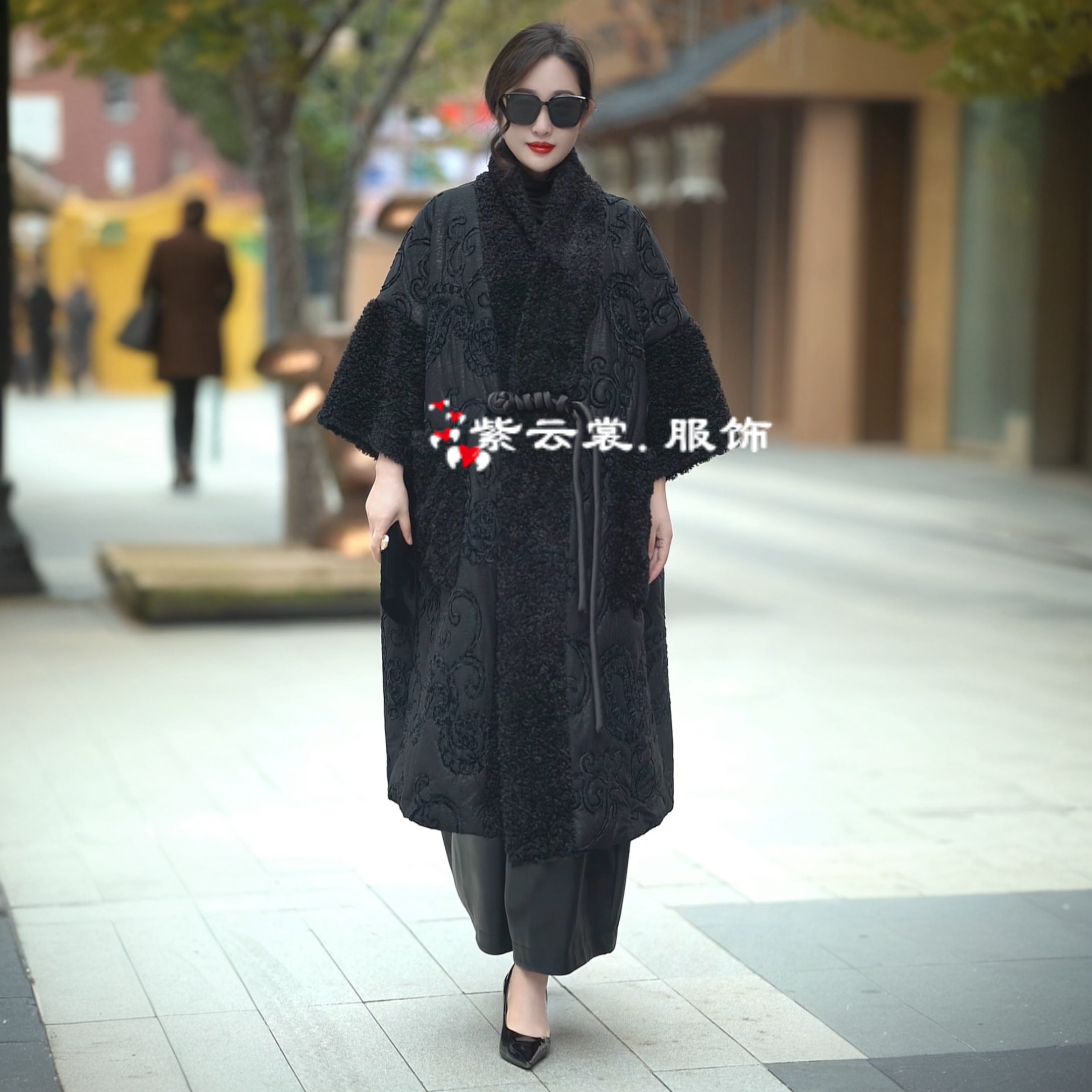 原创冬季妈妈装贵气雪尼尔刺绣提花加厚大衣时尚保暖棉服风衣外套