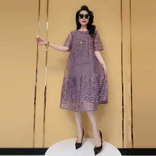 夏季短袖女士高端绣花蕾丝网连衣裙宽松遮肉中长款妈妈大码连衣裙