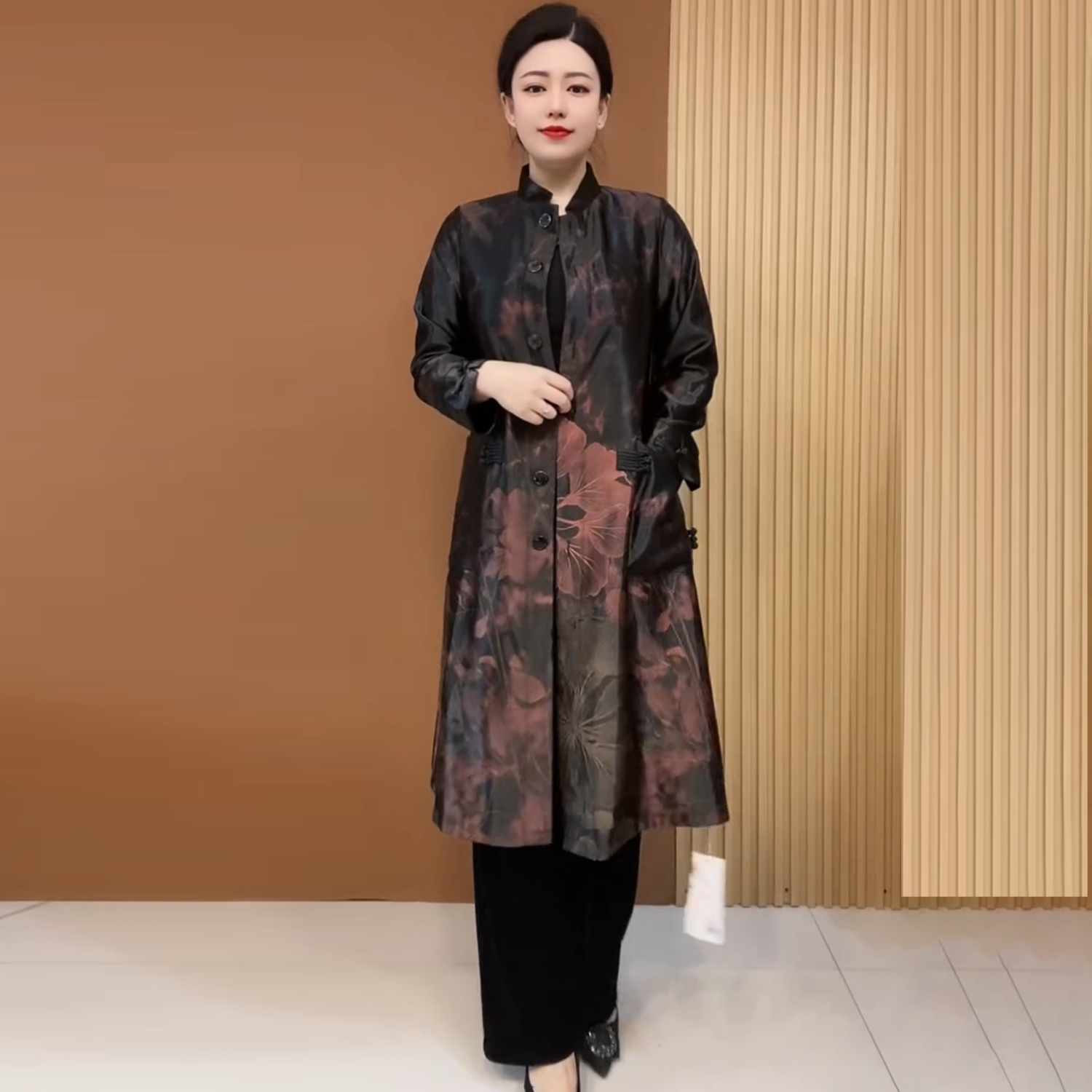 春装气质国风中老年妈妈醋酸缎提花长袖时尚宽松大码长款风衣外套