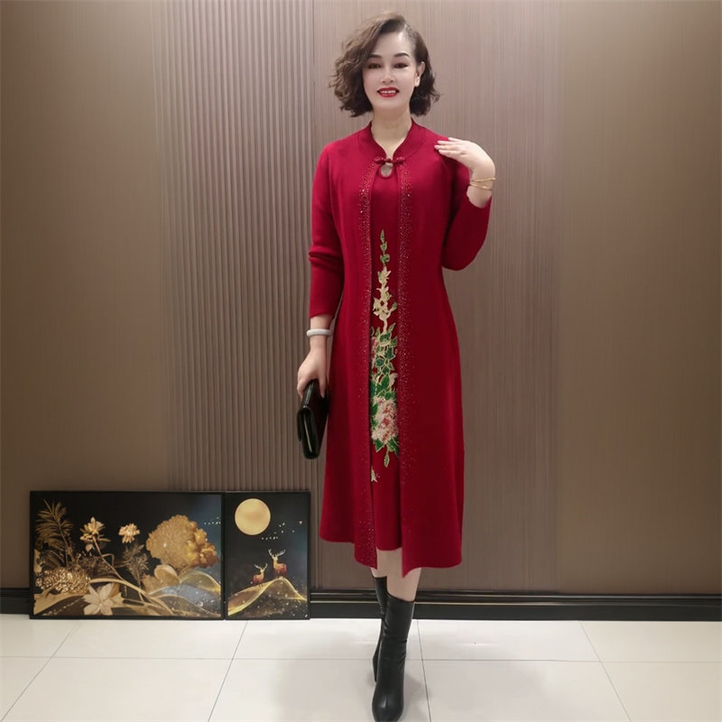 秋冬中年妈妈宽松绣花假两件针织长款毛衣大码红色喜婆婆连衣裙女