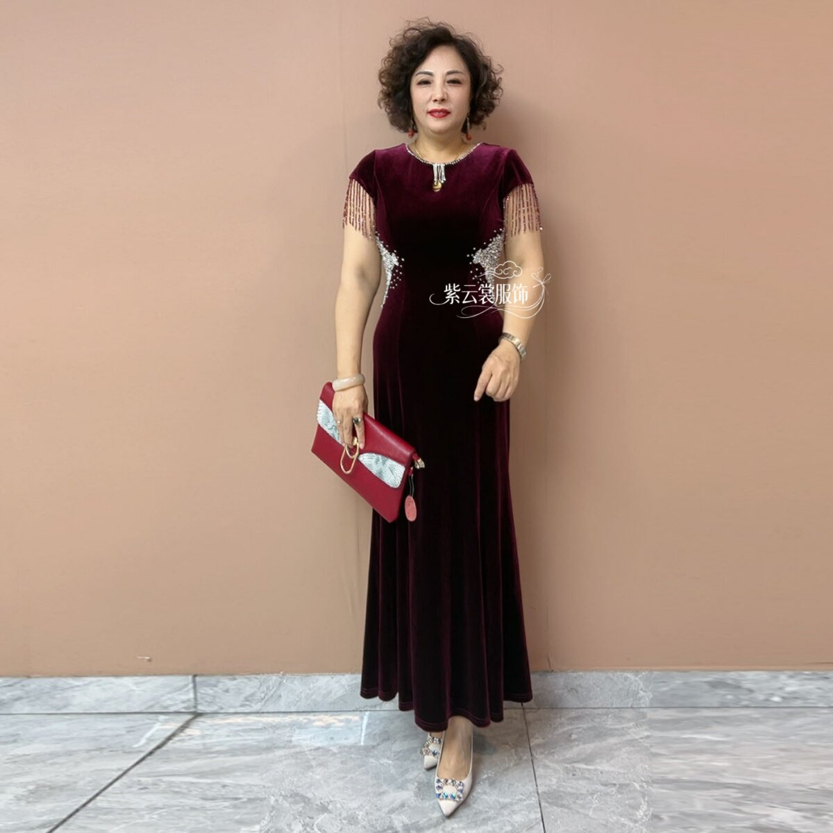 高贵气质喜婆婆婚宴短袖妈妈装结婚丈母娘礼服丝绒长款鱼尾连衣裙