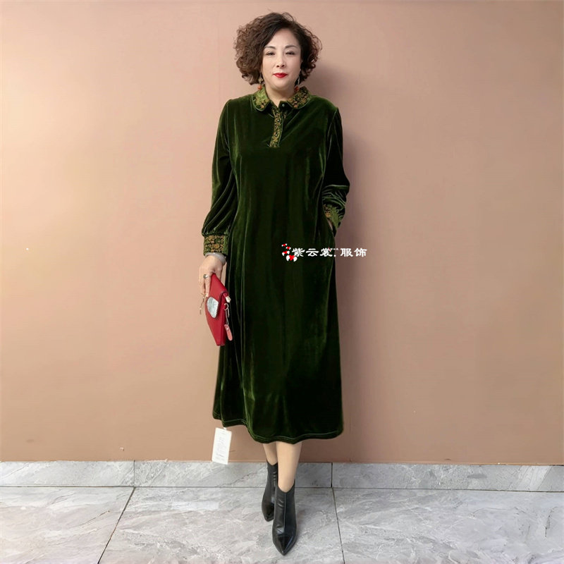 妈妈秋冬新款翻领刺绣洋气连衣裙女中长款丝绒宽松大码过膝打底裙
