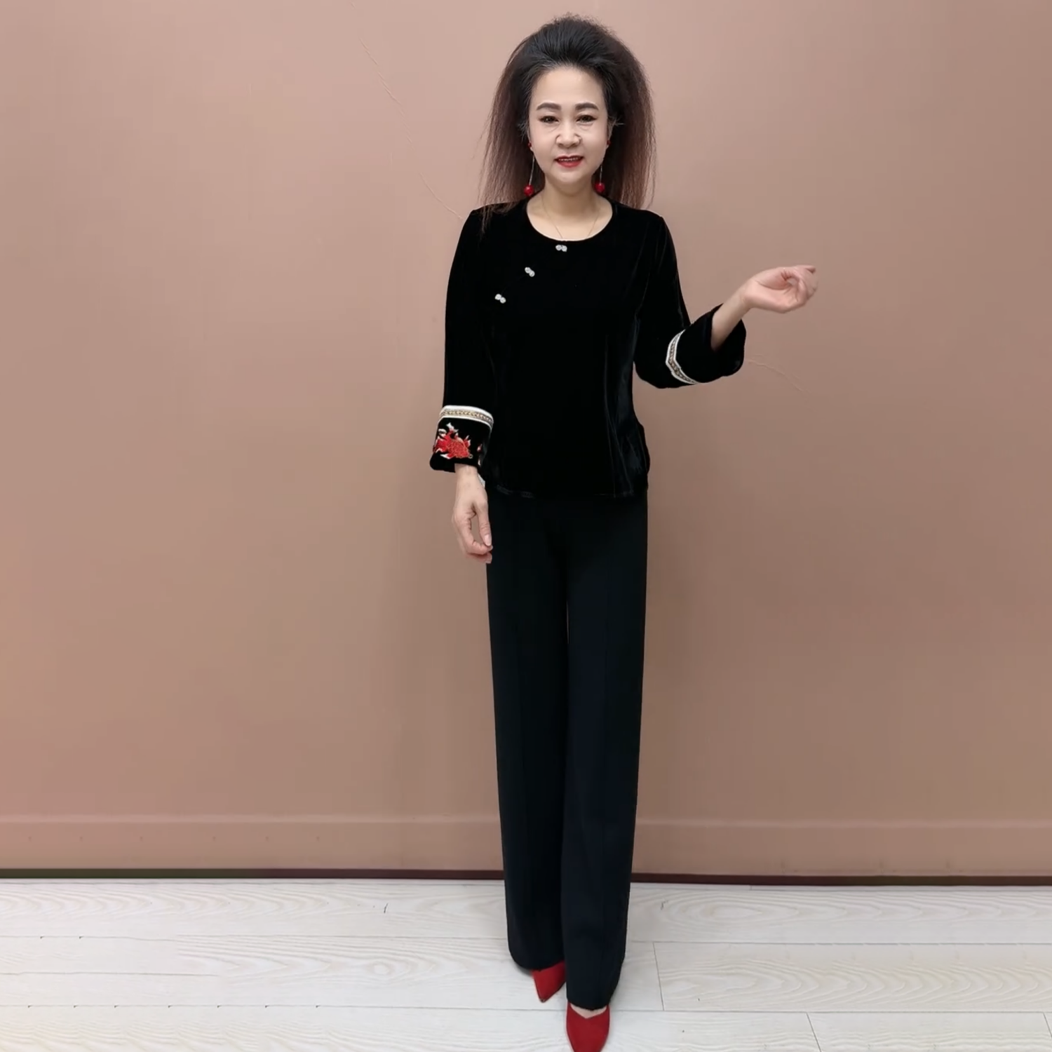 新中式金丝绒黑色上衣国风复古丝绒T恤衬衫洋气妈妈装宽松打底衫,女装/女士精品,T恤,淘宝优惠券,粉丝福利购,淘宝优惠卷