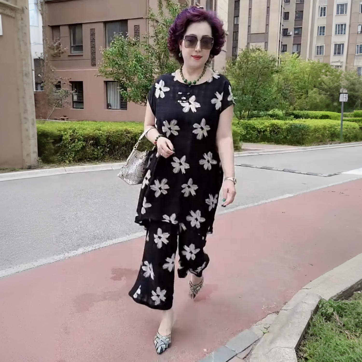 高端时尚大码中老年妈妈圆领中长款大版衫上衣宽松遮肉天丝两件套