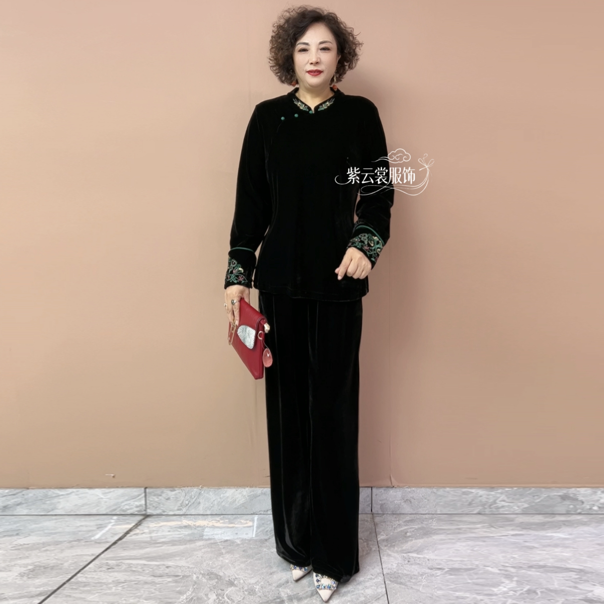 秋冬中老年妈妈装丝绒绣花打底小衫大码宽松遮肉旗袍弹力上衣套装