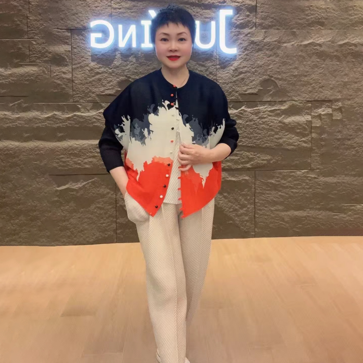 新款褶皱数码印花妈妈开衫外套宽松遮肉显瘦休闲百搭龙鳞百褶上衣