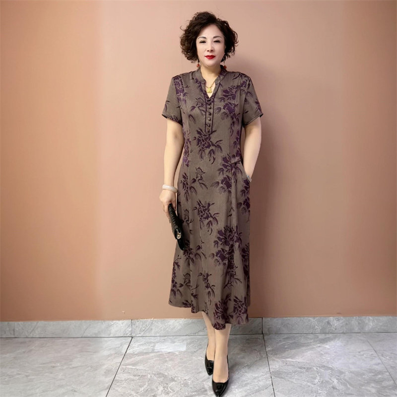 夏季妈妈装V领真丝缎短袖连衣裙收腰显瘦阔太太遮肉过膝旗袍长裙