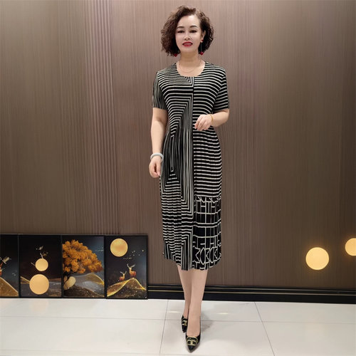 夏季新款高弹加肥加大码褶皱条纹连衣裙时尚印花中长款妈妈装裙子