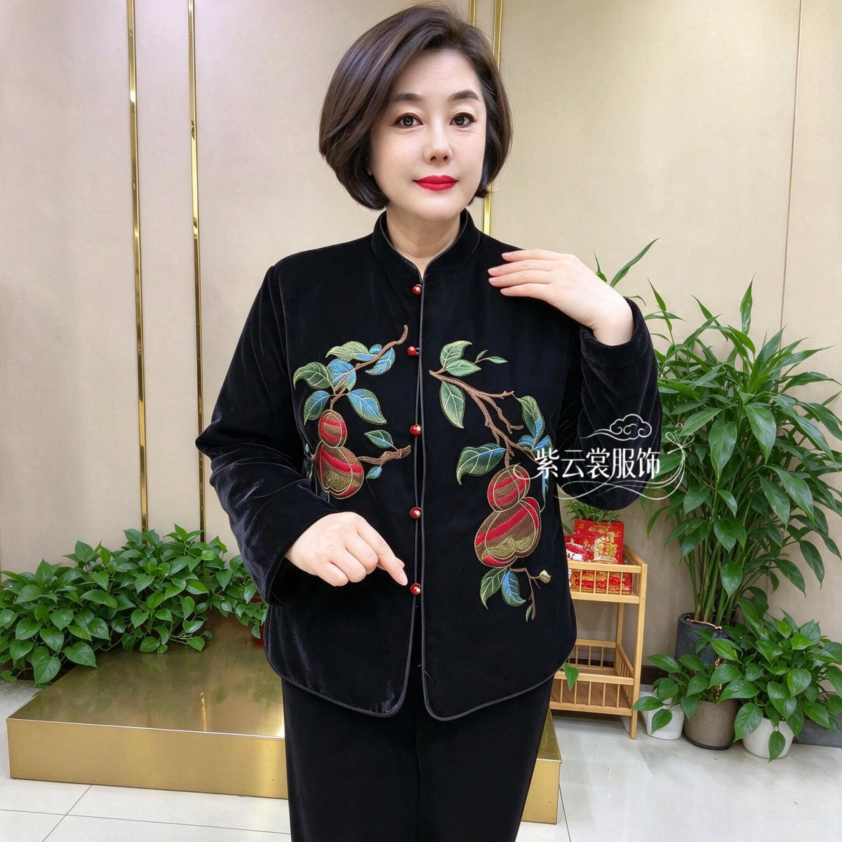 冬季新款妈妈丝绒刺绣花棉服中老年加厚保暖奶奶唐装棉袄洋气外套