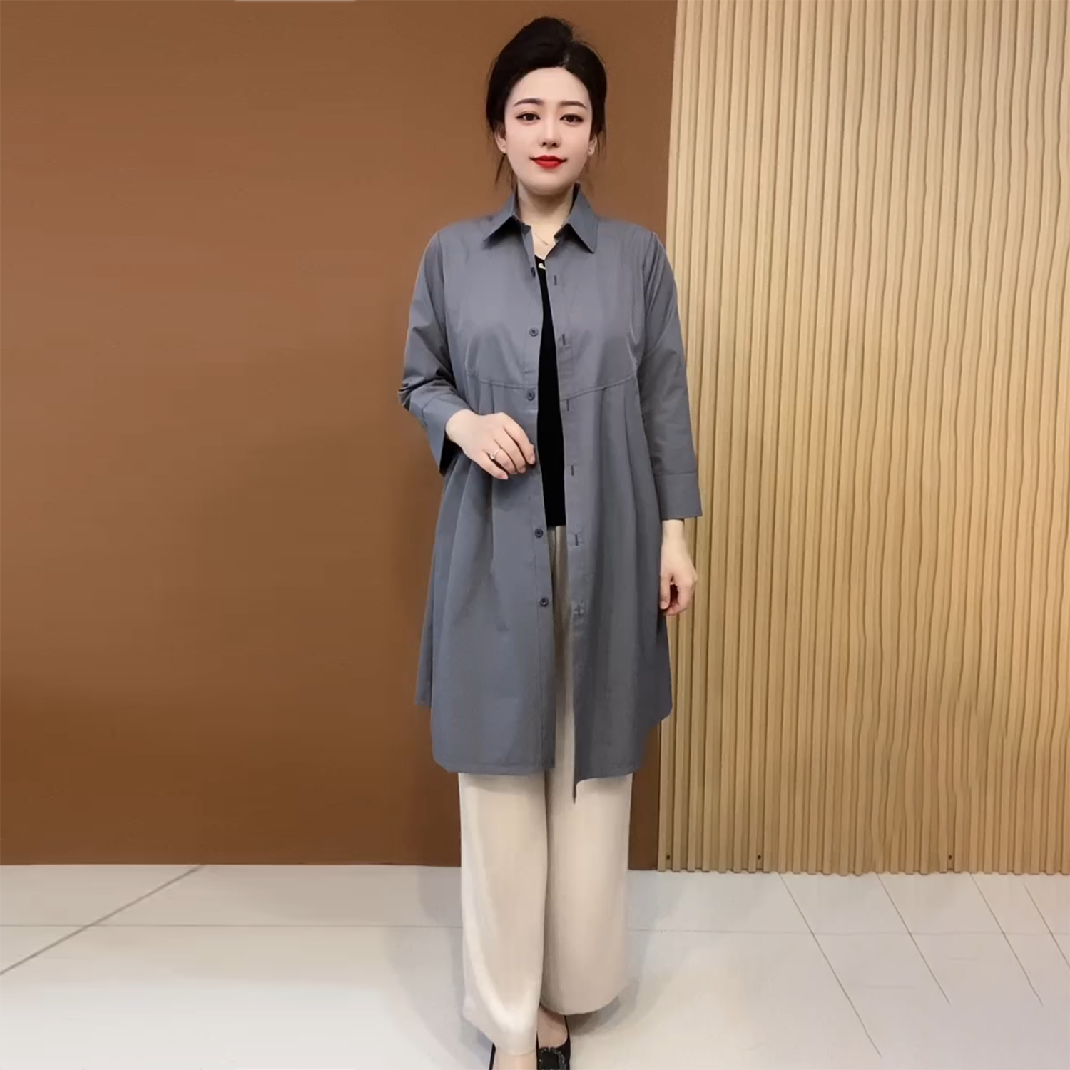中老年薄款翻领风衣中长款夏季时尚妈妈休闲宽松遮肉大码防晒外套