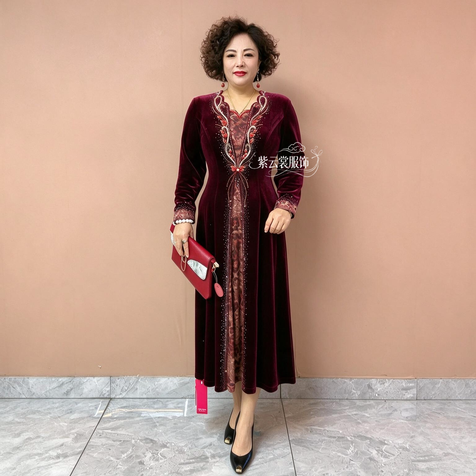 优雅气质妈妈婚宴重工礼服时尚喜婆婆结婚旗袍连衣裙过膝丝绒长裙