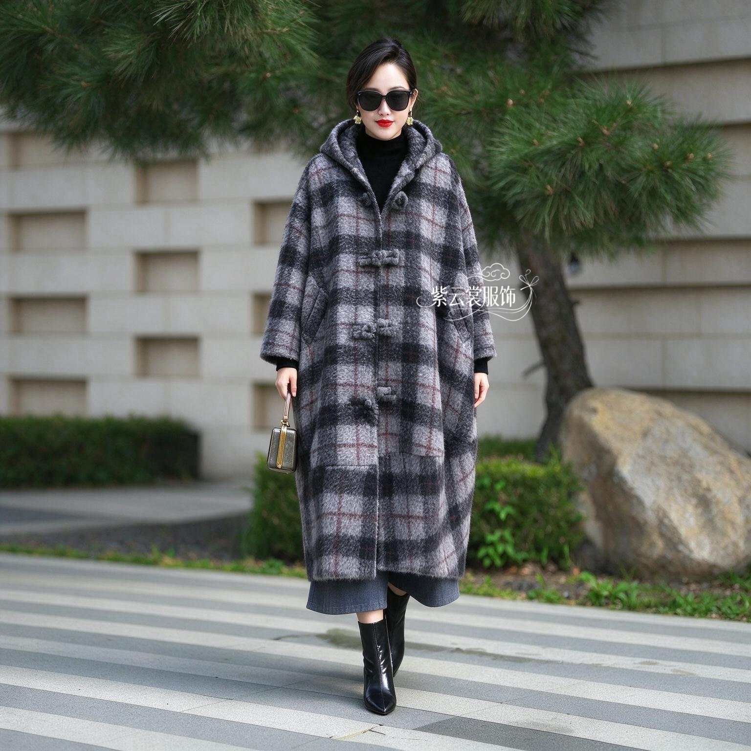 冬季高端加棉加厚保暖格子风衣女外套宽松200斤茧型毛呢棉服大衣