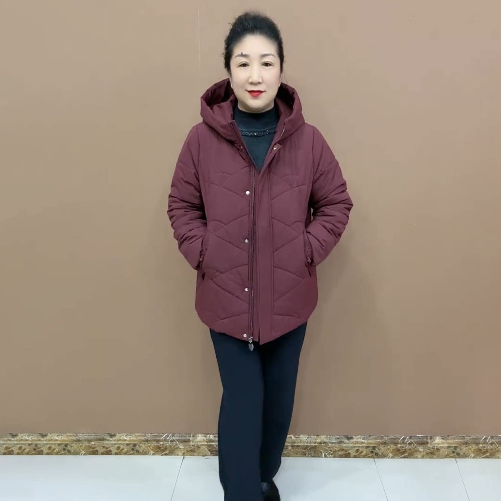 时尚连帽棉服冬季新款加厚棉袄保暖棉衣中老年妈妈装宽松大码外套