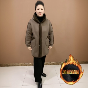 中老年妈妈冬季新款加厚连帽加绒羊羔毛保暖双面穿中长款风衣外套