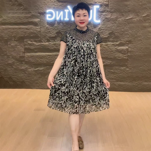 阔太太高端夏季短袖碎花女连衣裙宽松遮肉小个子妈妈洋气装中长裙
