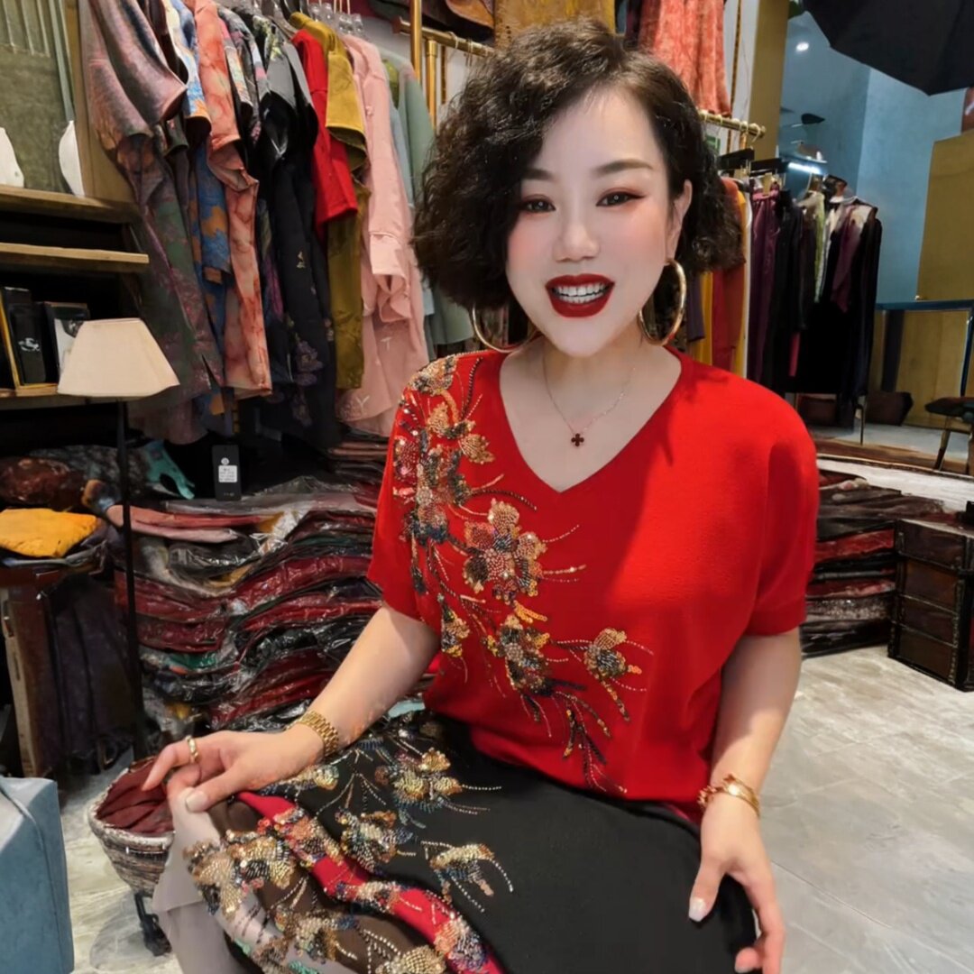 早秋新款时尚减龄弹力V领烫钻重工焦麻针织衫弹力大码洋气打底衫
