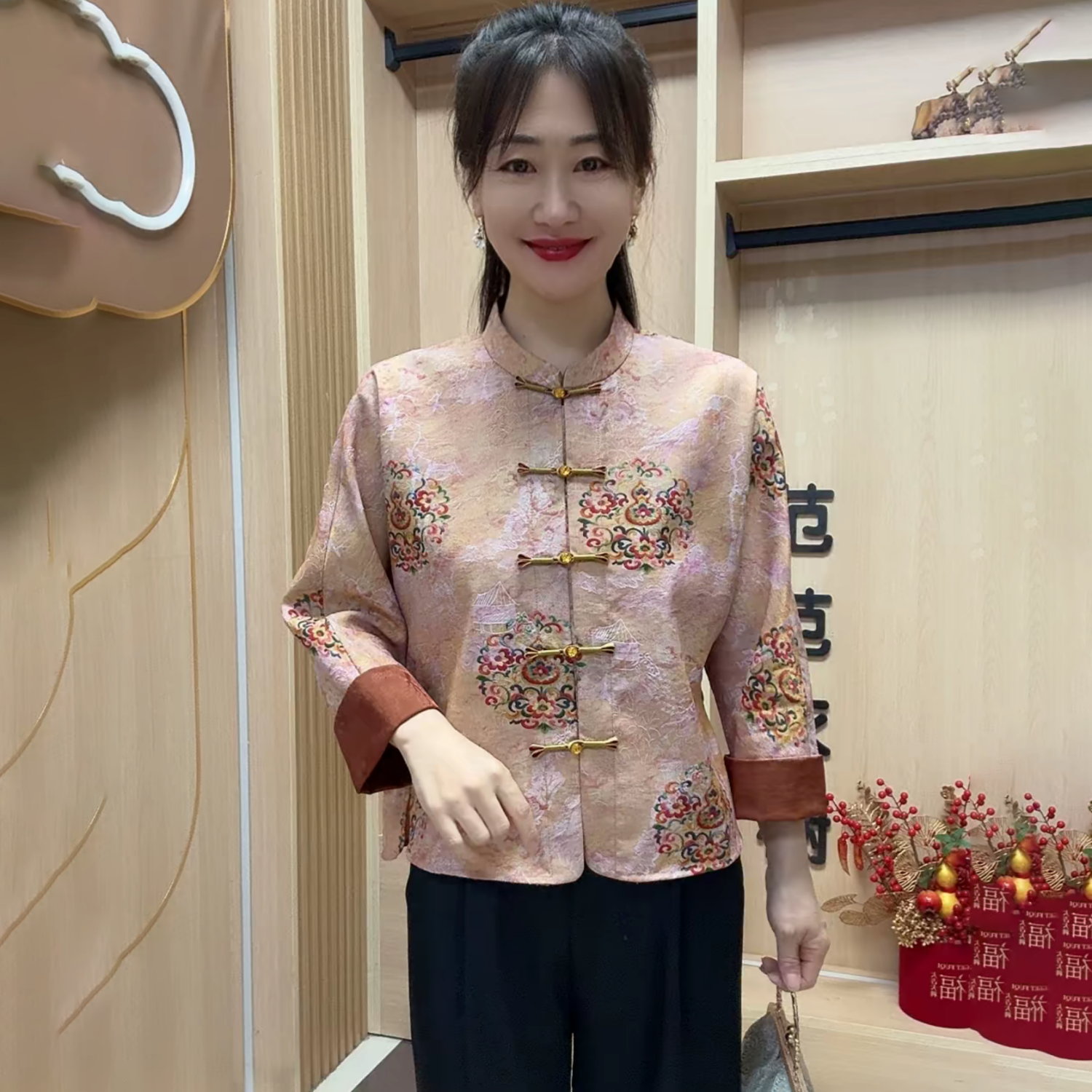 春夏新款中老年妈妈时尚洋气宽松减龄盘扣新中式开衫短款外套上衣