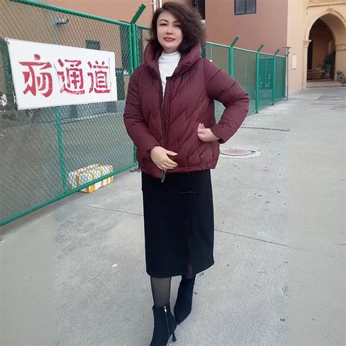 年轻妈妈装时尚短款休闲棉服冬季保暖连帽宽松显瘦加厚面包服外套