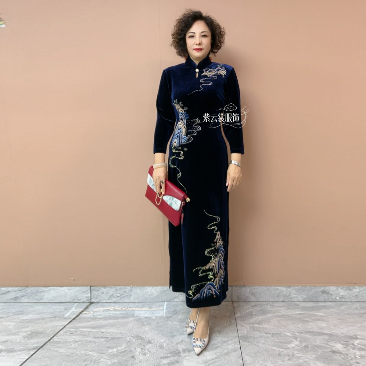 高贵气质立领镶钻绣花连衣裙年轻妈妈装时尚弹力过膝显瘦旗袍长裙
