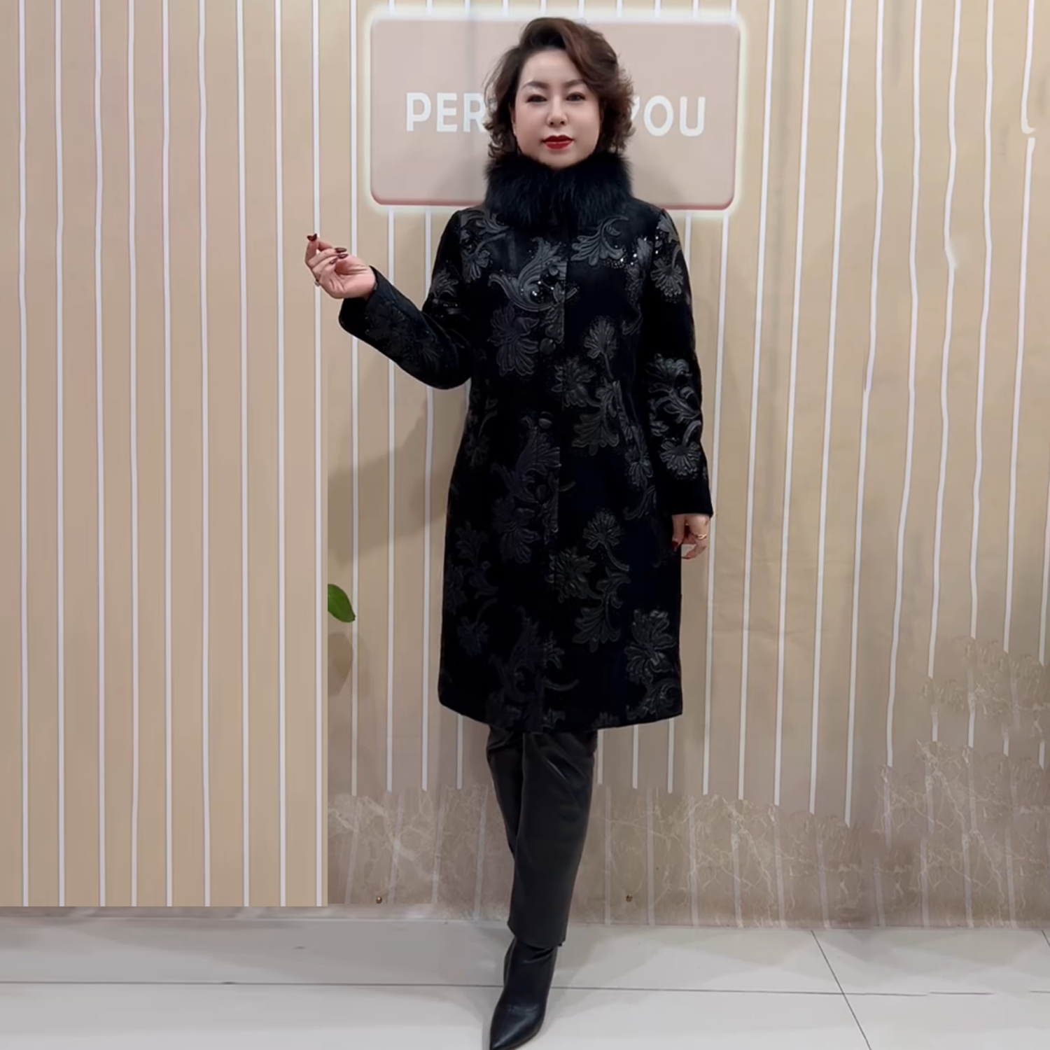 高贵中老年妈妈装冬季外套狐狸毛领烫钻麂皮绒夹棉保暖中长款棉服