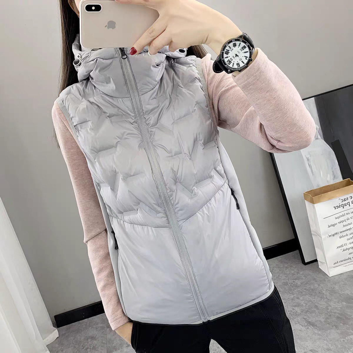 户外羽绒马甲女式秋冬外穿无袖背心轻薄保暖坎肩连帽运动服外套