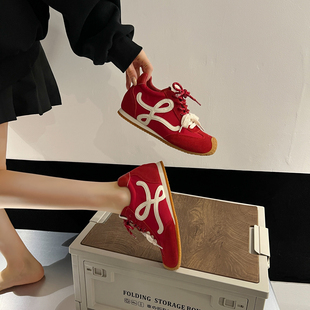 厚底内增高德训鞋女2026新款春季巨好看的红色百搭休闲运动阿甘鞋