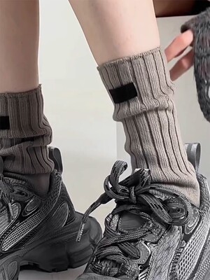 极简风黑标缝制粗线袜