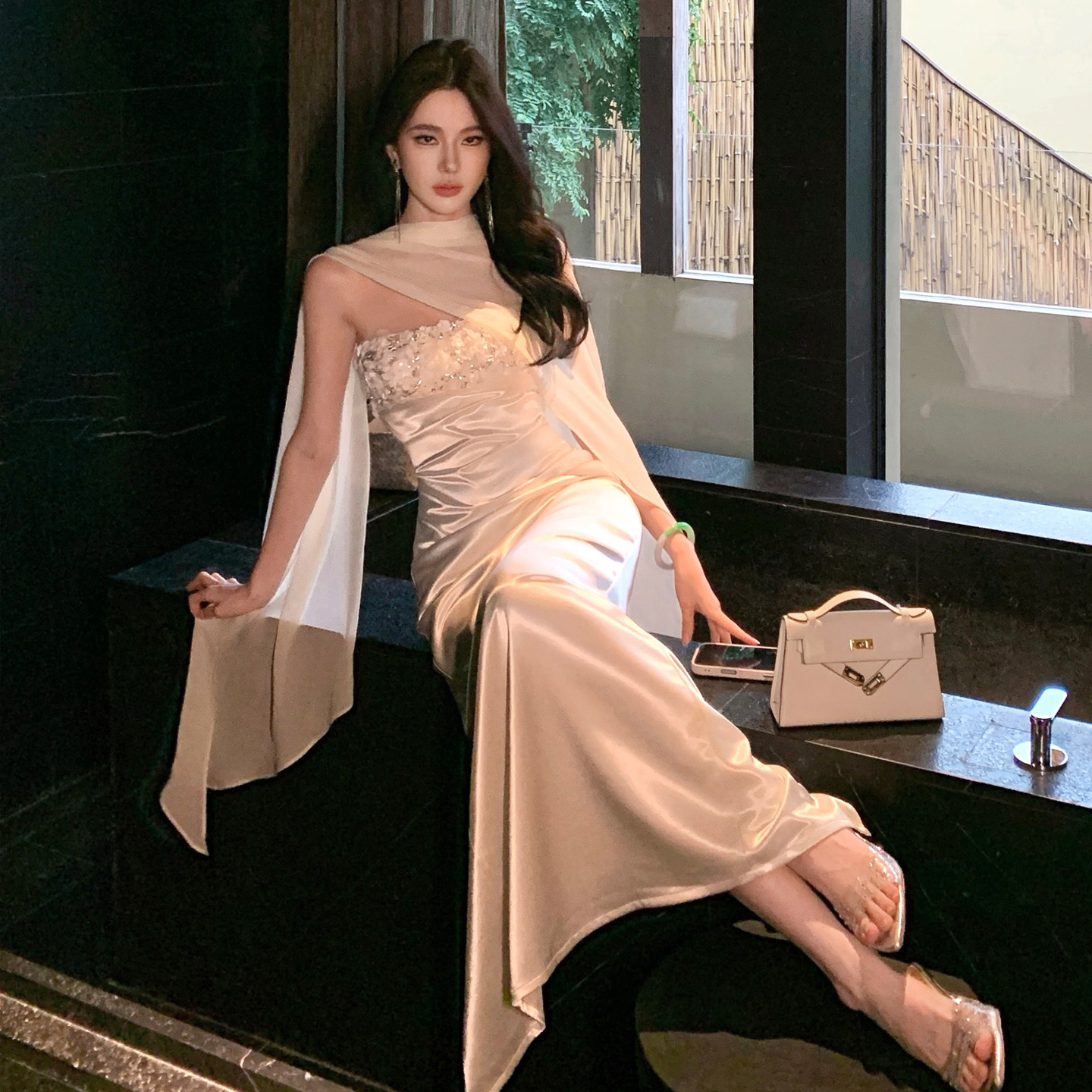 流光盛宴白色抹胸连衣裙女修身显瘦披肩亮片名媛礼服长裙