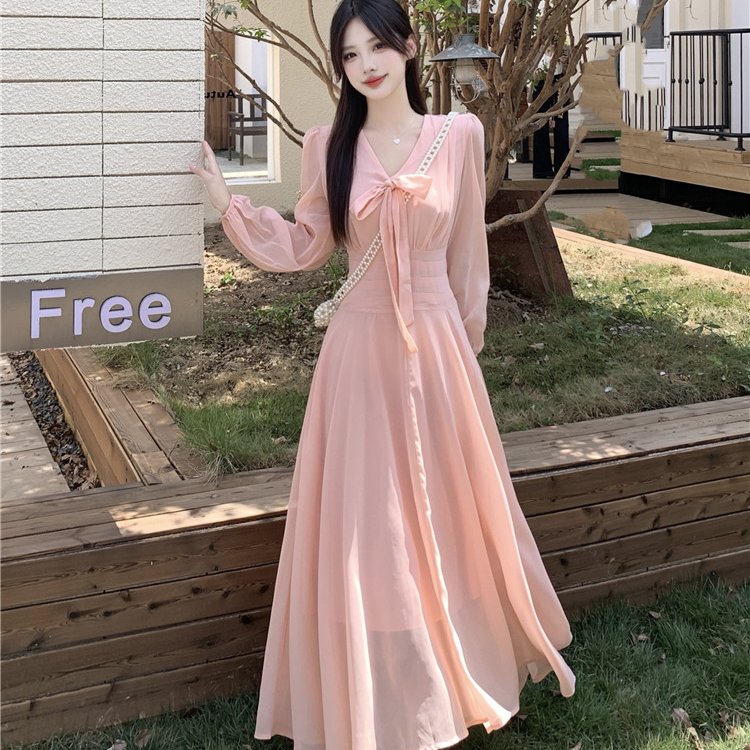 大码法式粉色温柔V领蝴蝶结系带长袖连衣裙2025新款秋女装长裙