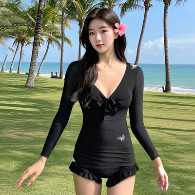 2025新款连体泳衣女高级感带钢托遮肚显瘦长袖防晒海边度假泳装