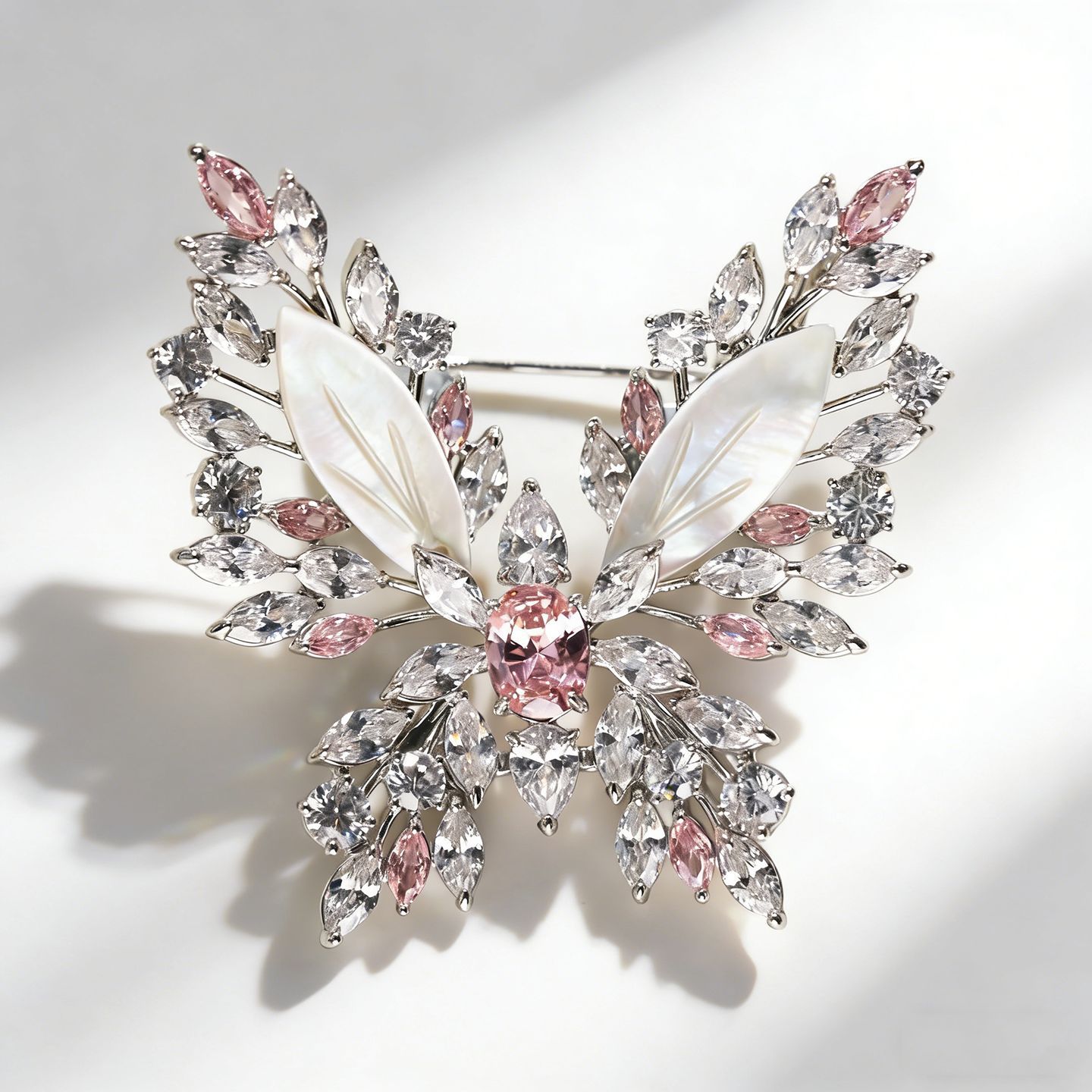 欧美高级感天然贝壳蝴蝶胸针女奢华气质胸花首饰别针送闺蜜礼物