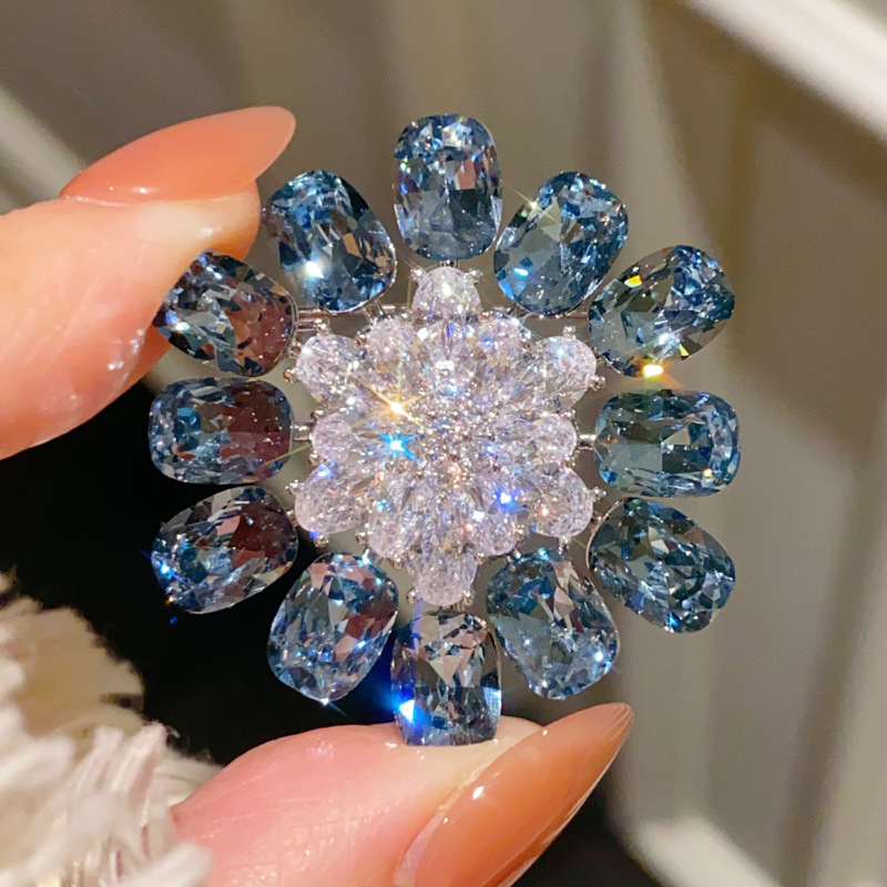 CHUDIE初蝶 小红书爆款轻奢超闪高档水晶花朵胸针女大气小众礼物